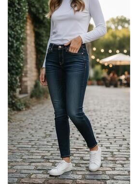 Silver Suki Skinny Jeans Women's 31x31 Blue Dark Wash Stretch Whiskered Fade
